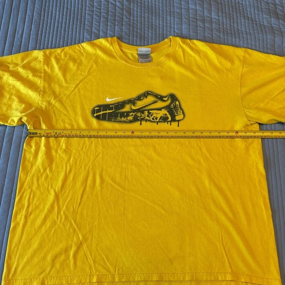Vintage Y2K Nike Lebron Tee Shirt Adult‎ Size 2XL XXL Yellow Sneaker Logo Boxy